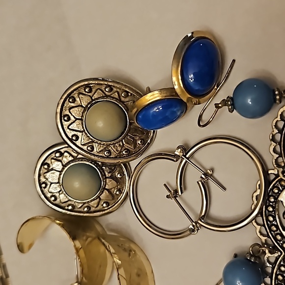 Lot of Earrings - 14 Pair - Picture 5 of 9